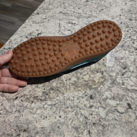 New In Box Nike Green and Blue Athletic Shoes Sz M 7 W 8.5. Awesome - Picture 6 of 10